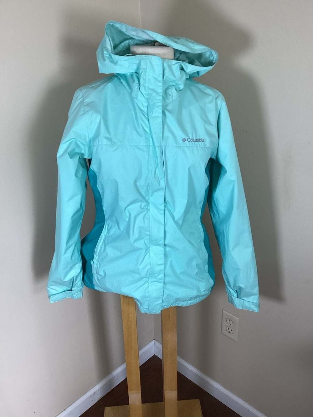 Columbia Women's Switchback III Rain Jacket, Light Blue, Size M